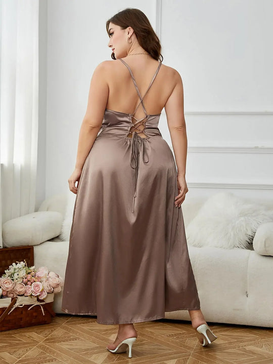 Rahel | Plus-Size Satin Maxikleid mit Rückenausschnitt