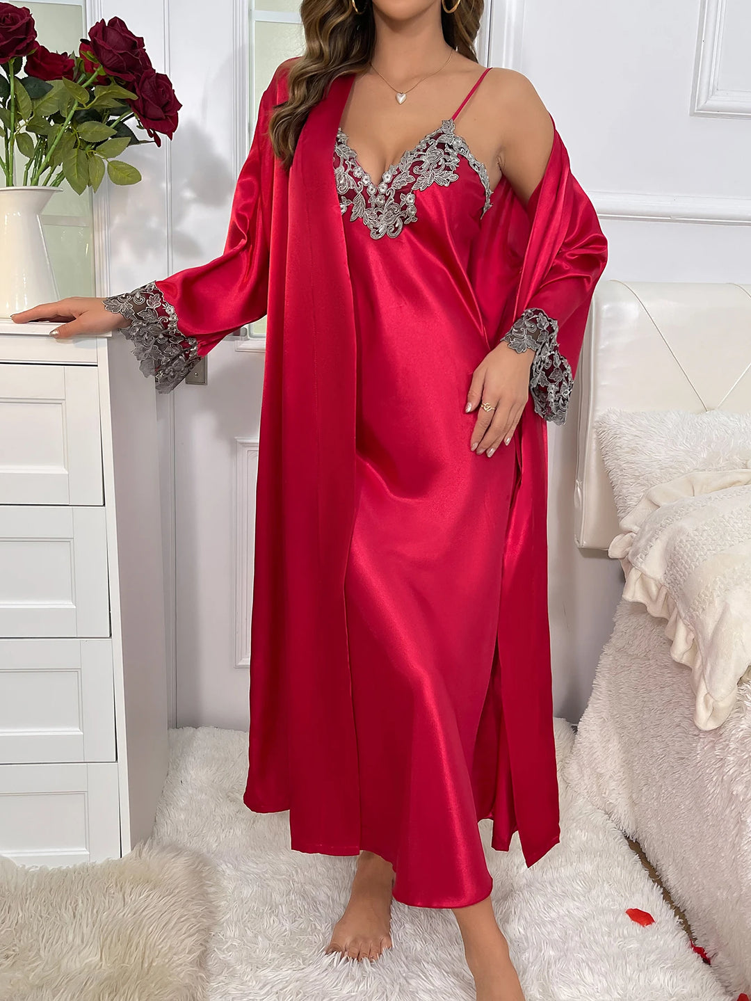 Fabiola Satin Pyjama-Set – Spitzenrobe & Kleid mit Gürtel