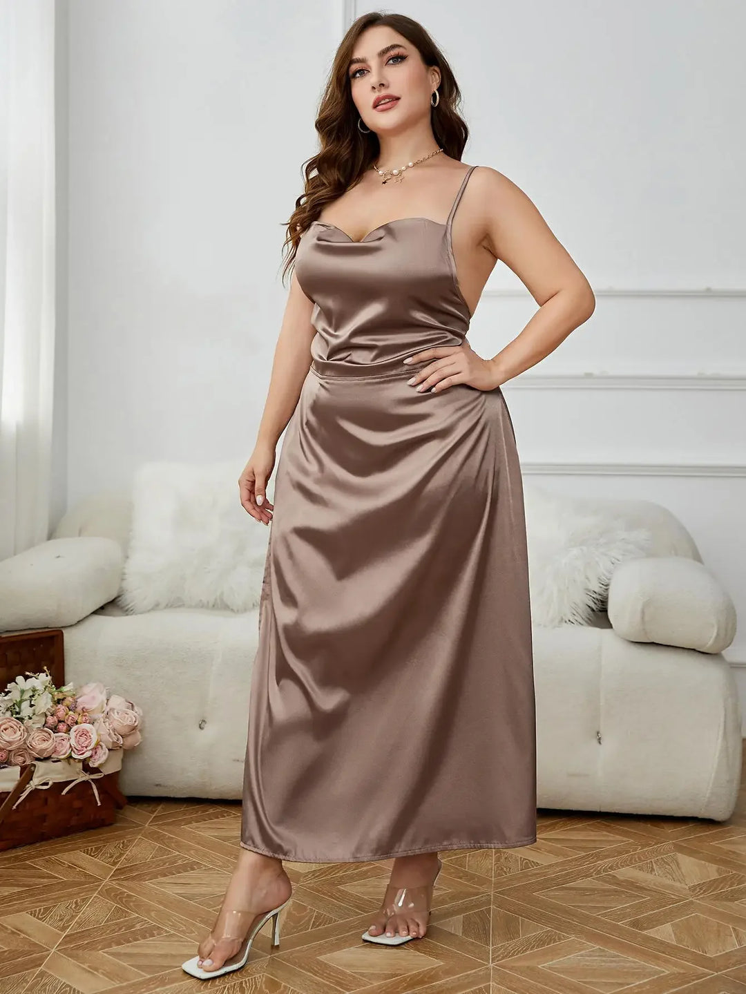 Rahel | Plus-Size Satin Maxikleid mit Rückenausschnitt